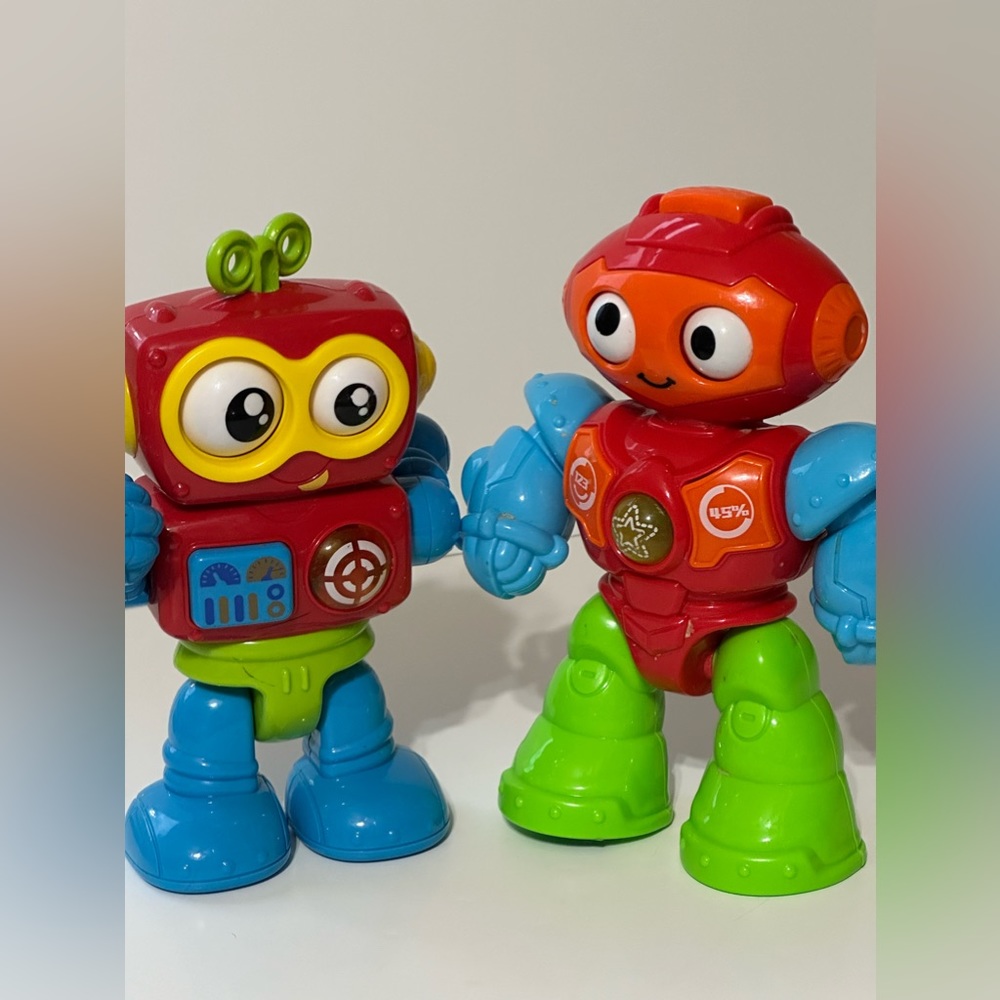 Kidoozie Lights n' Sounds Robots Lights up and Makes Sounds, Poseable